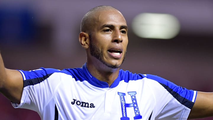 Eddie Hernández celebra un gol con Honduras.